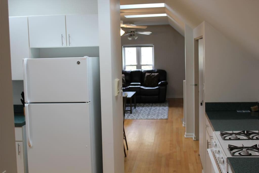 Casa de Férias Lincoln Park Living - 3 Queen Beds - Sleeps 6 Chicago