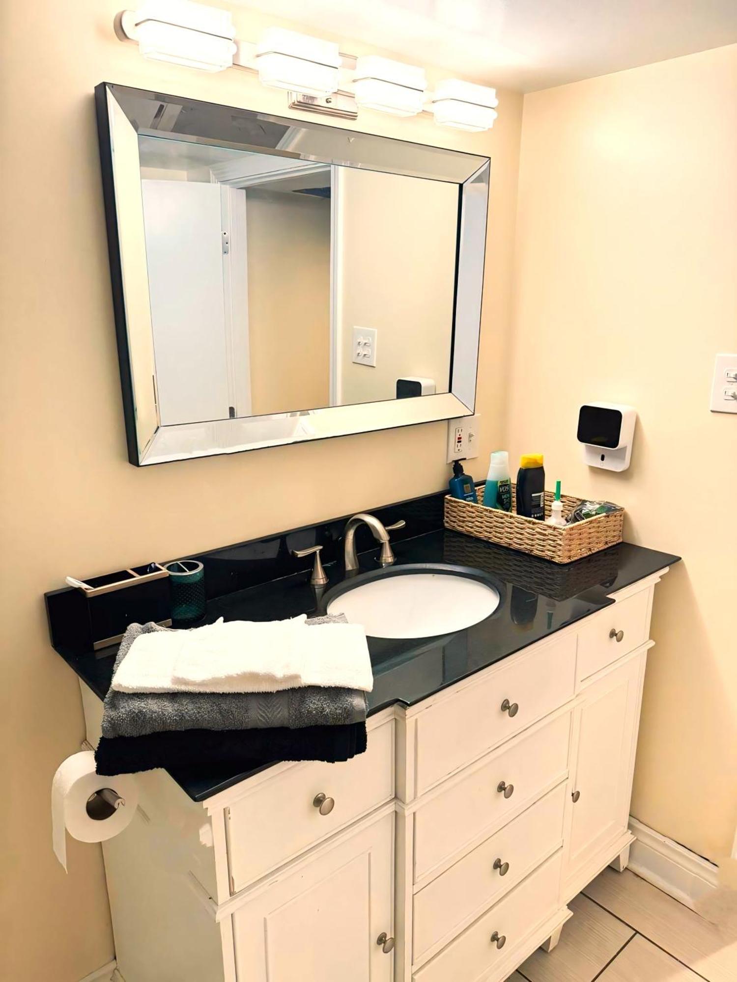 Fully Equipped Cozy 4/5 Br Apartment *