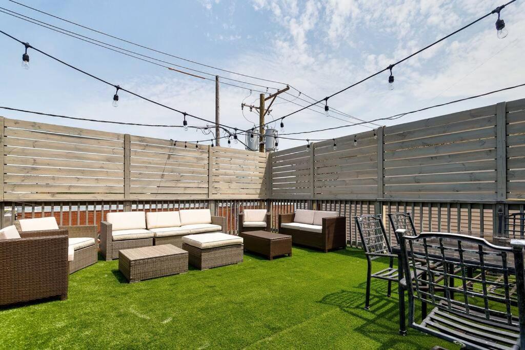 Stunning 2 Floor Penthouse Downtown *