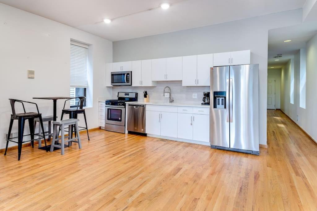 2 2 Floors In Downtown