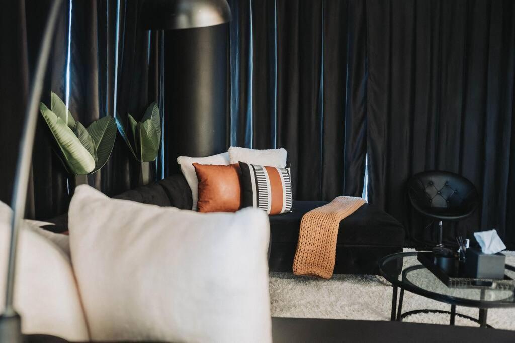 Stunning Panoramic Views & Free Parking Apartment *