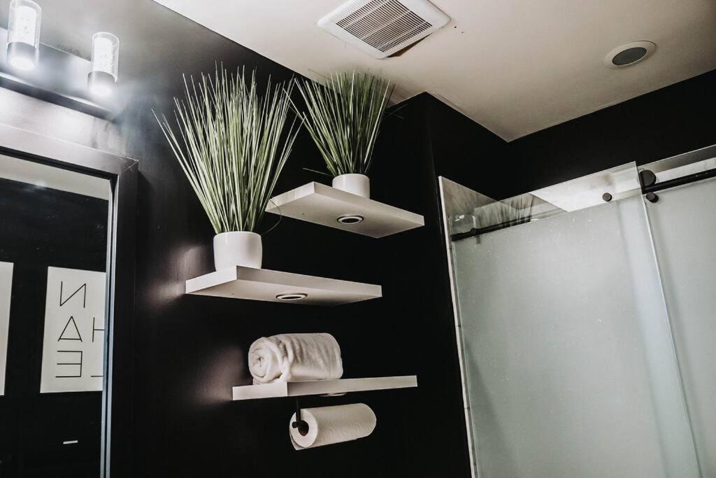 Stunning Panoramic Views & Free Parking Apartment