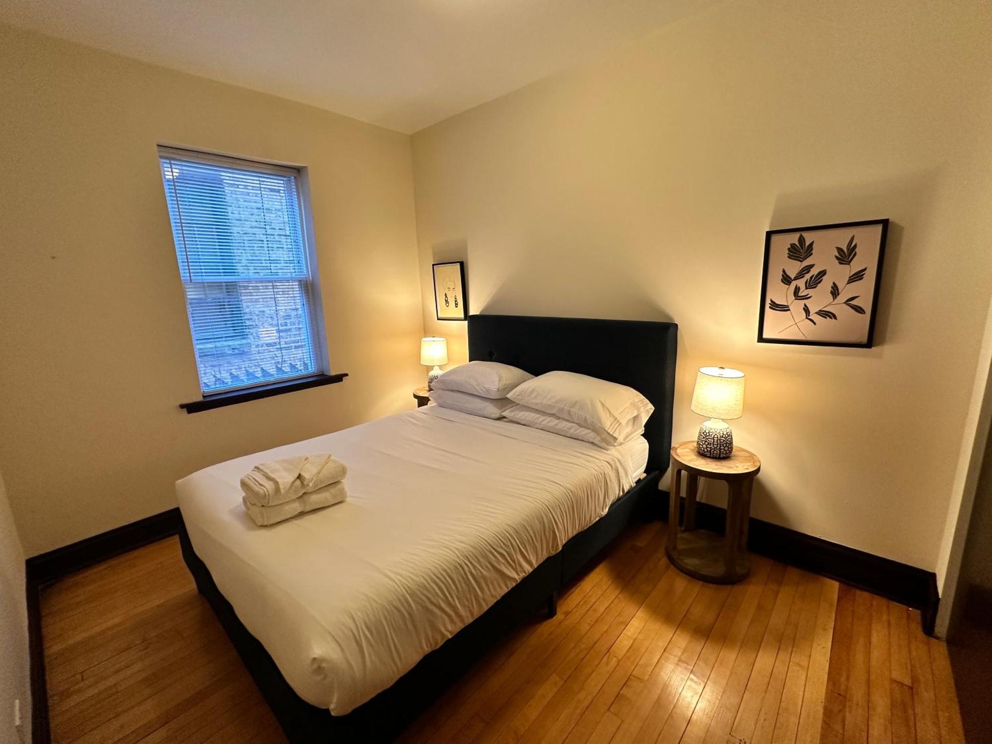 Spacious Lakeview Hideway With Parking! Casa de Férias
