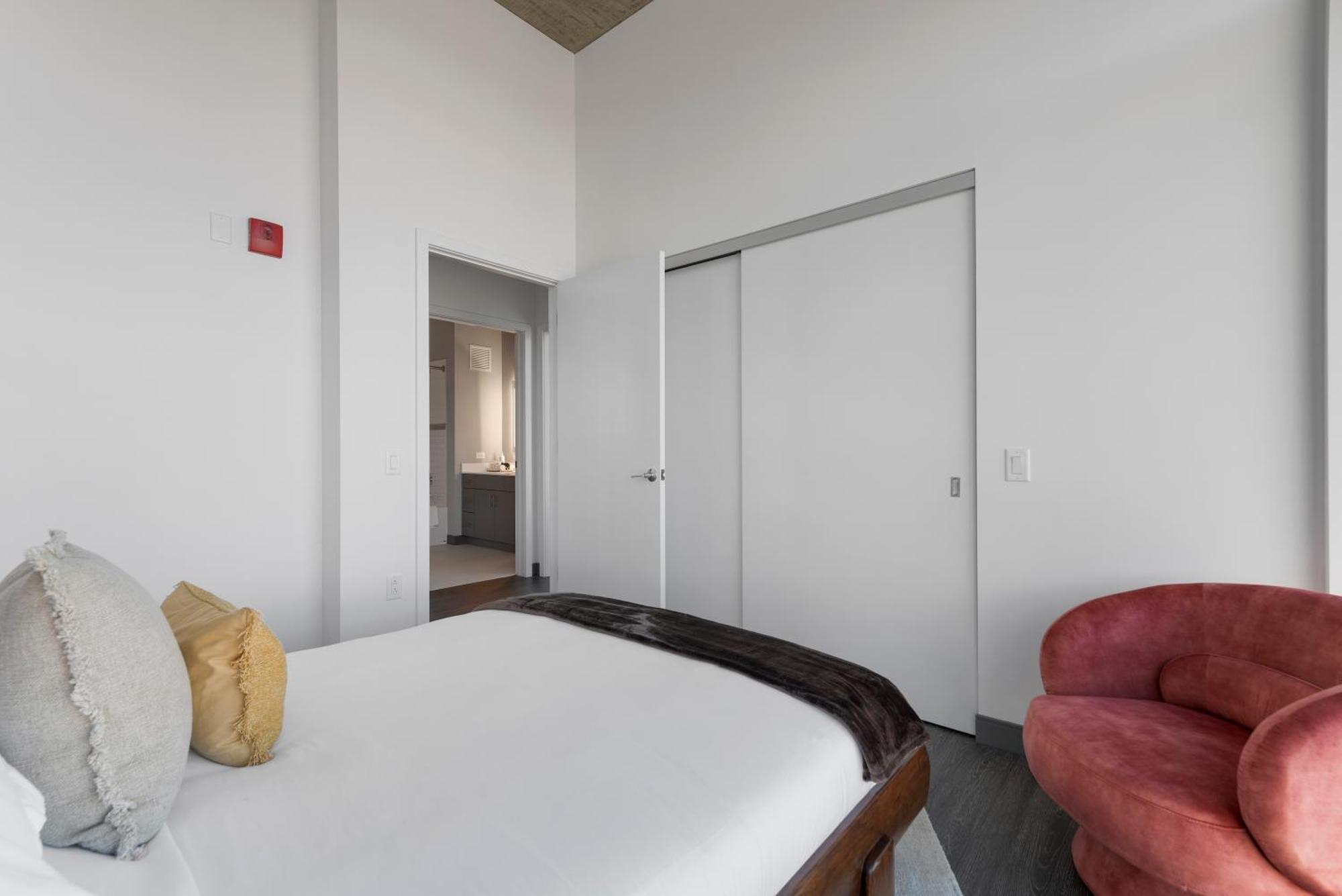 Fulbrix Bright Designer With West Loop Views Chicago