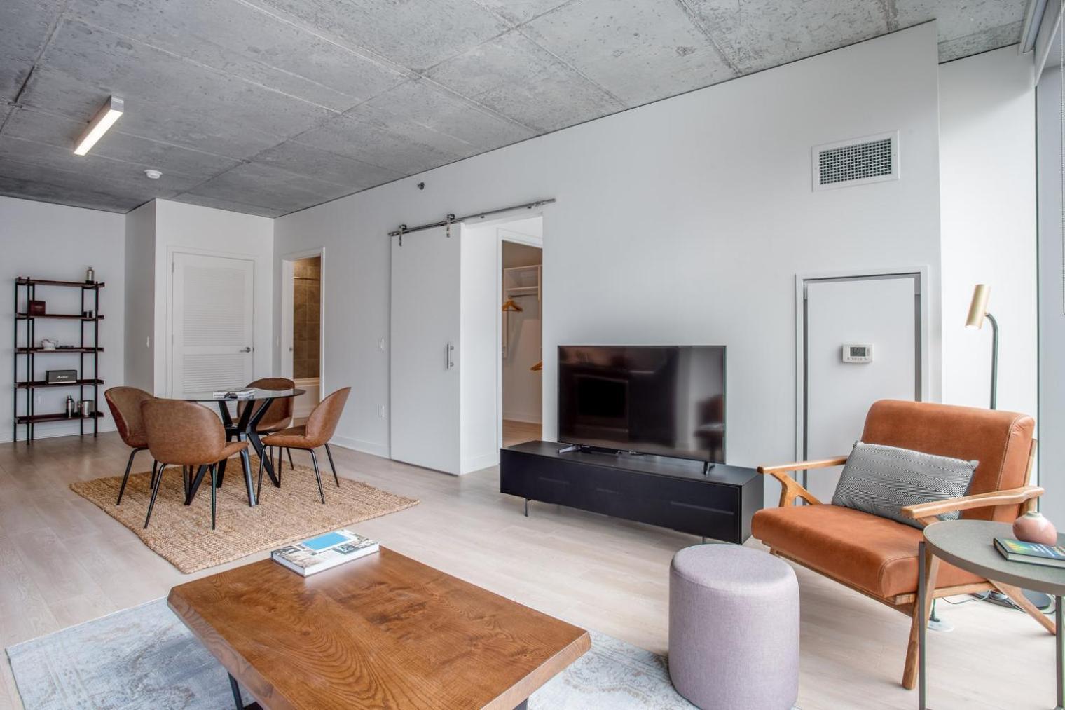 Blueground River N Gym Pool Nr Riverwalk Chi-128 *