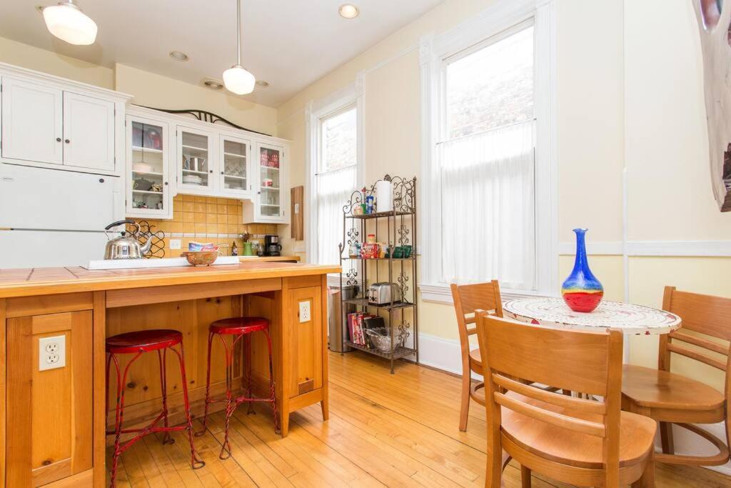 Iklektik House // Cardinal Apartment Chicago