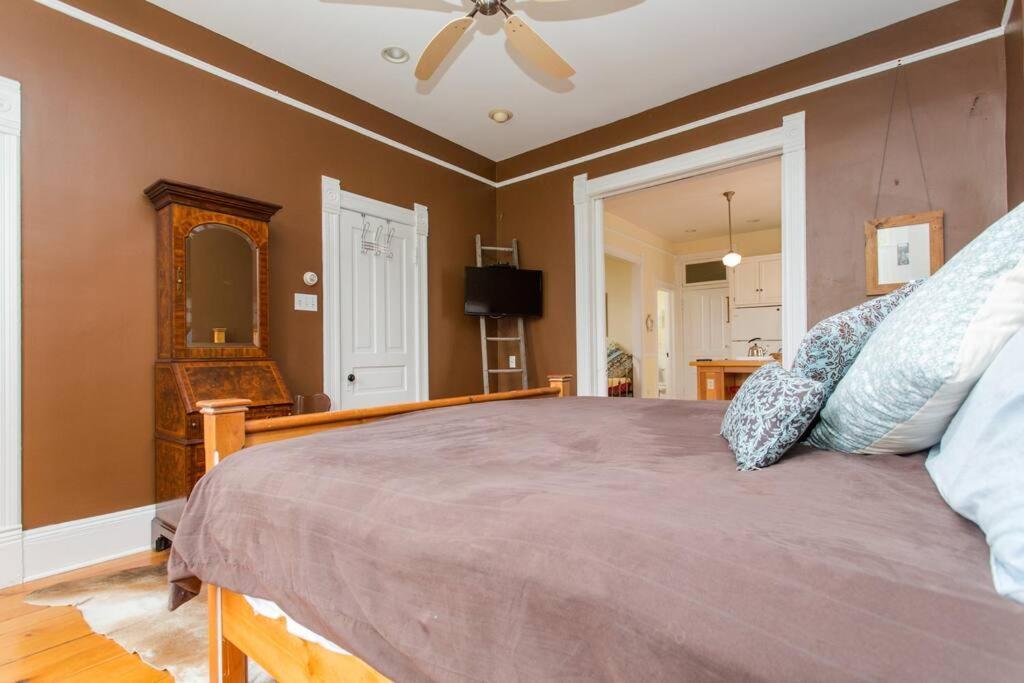 Iklektik House // Cardinal * Chicago