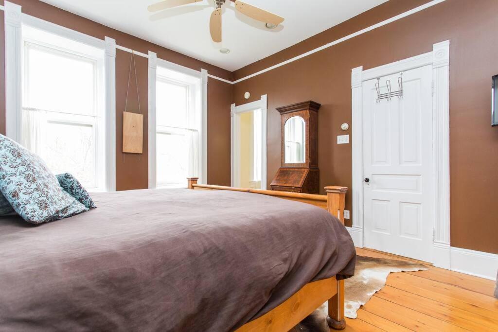 Iklektik House // Cardinal Apartment Chicago