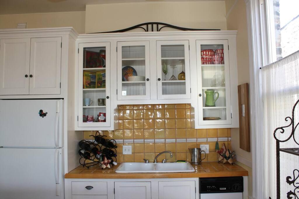 Iklektik House // Cardinal *