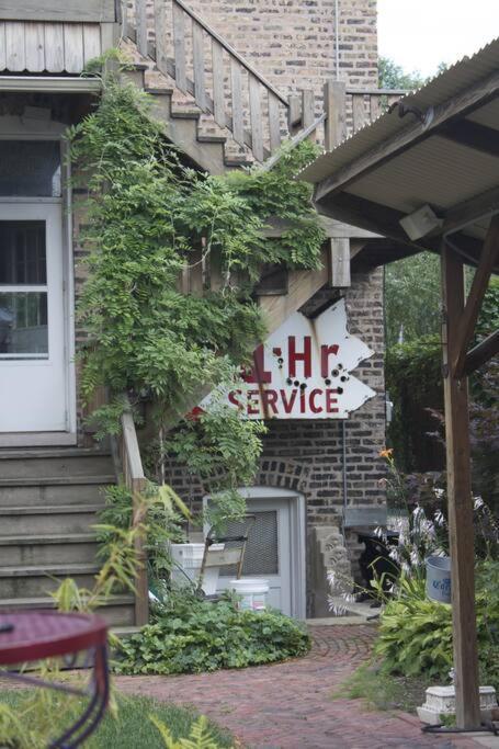 Iklektik House // Cardinal