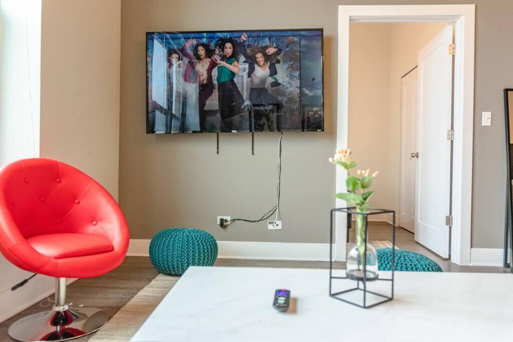 Luxury Cozy 2br With Optional Parking And Gym Access Near Mccormick Place, Lakefront And Soldier Field *