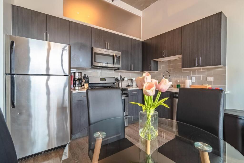 Skyline 2Br In South Loop With Optional Parking & Gym Access Near Museum Campus And Mccormick Place Chicago
