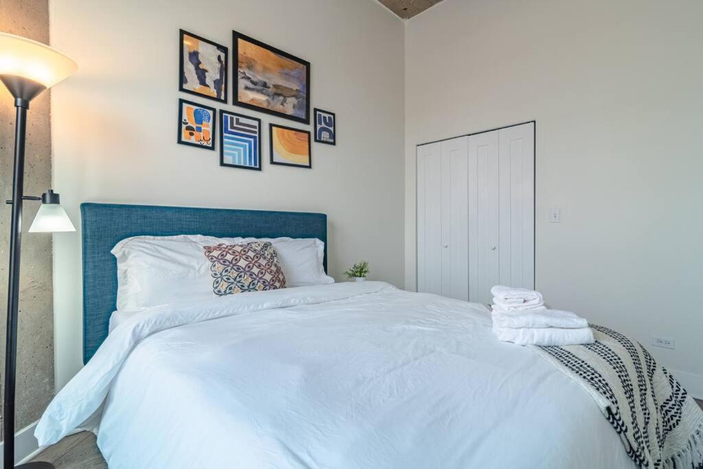 Skyline 2Br In South Loop With Optional Parking & Gym Access Near Museum Campus And Mccormick Place Apartment Chicago