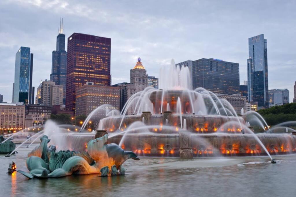 Spacious South Loop 2Br Apartment Near Mccormick Place, Soldier Field & Downtown Chicago