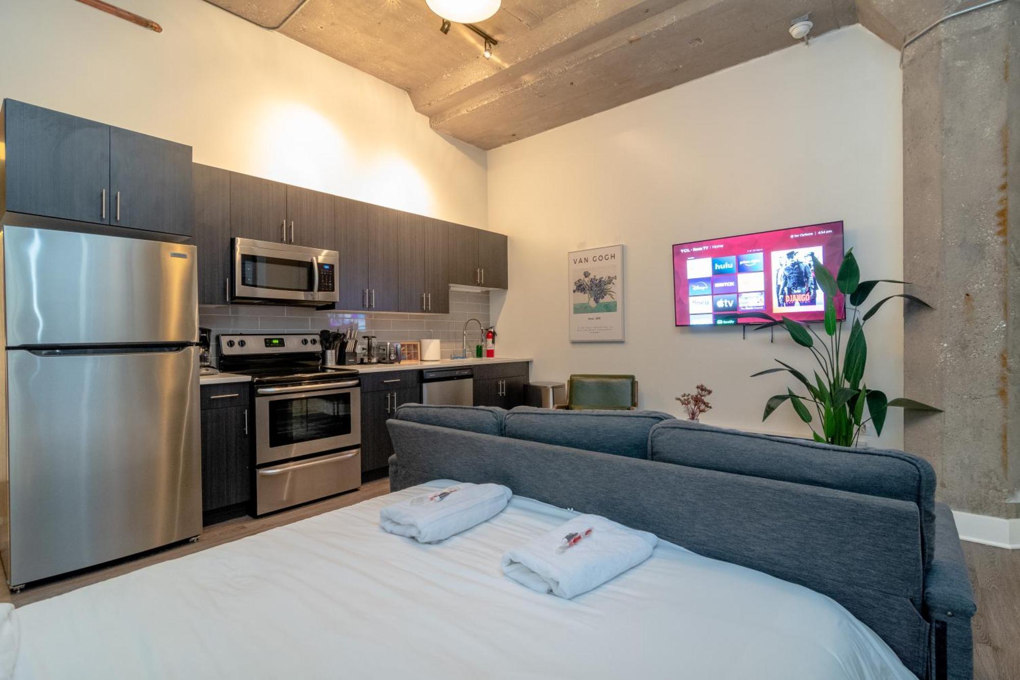 Mccormick Place Beautiful Studio Suite With Optional Parking And Gym Access Sleeps 4 Near Soldier Field And Downtown Chicago Apartment *