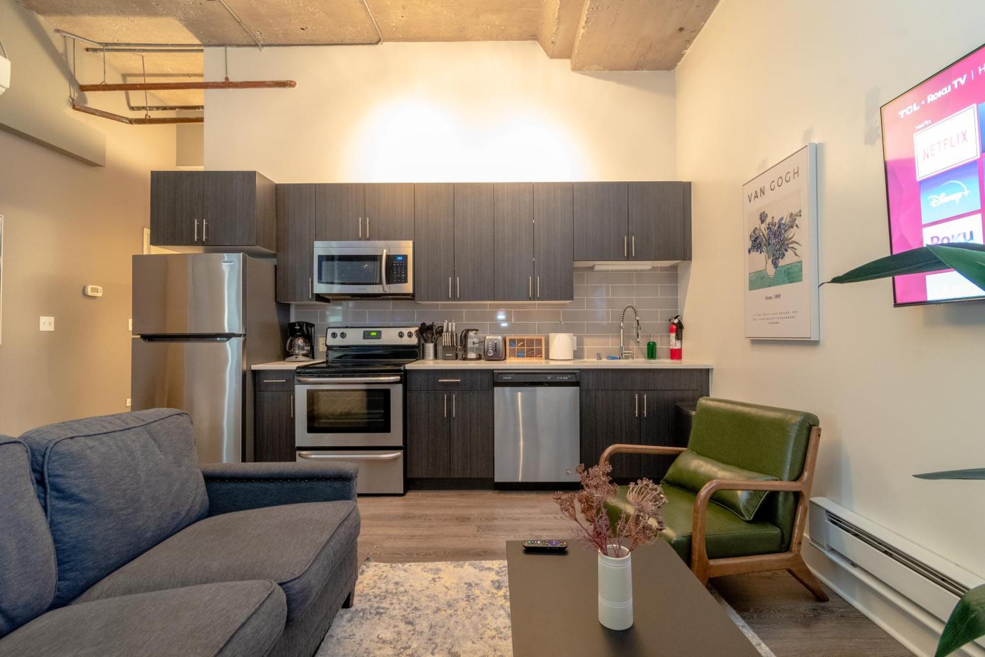 Mccormick Place Beautiful Studio Suite With Optional Parking And Gym Access Sleeps 4 Near Soldier Field And Downtown Chicago *