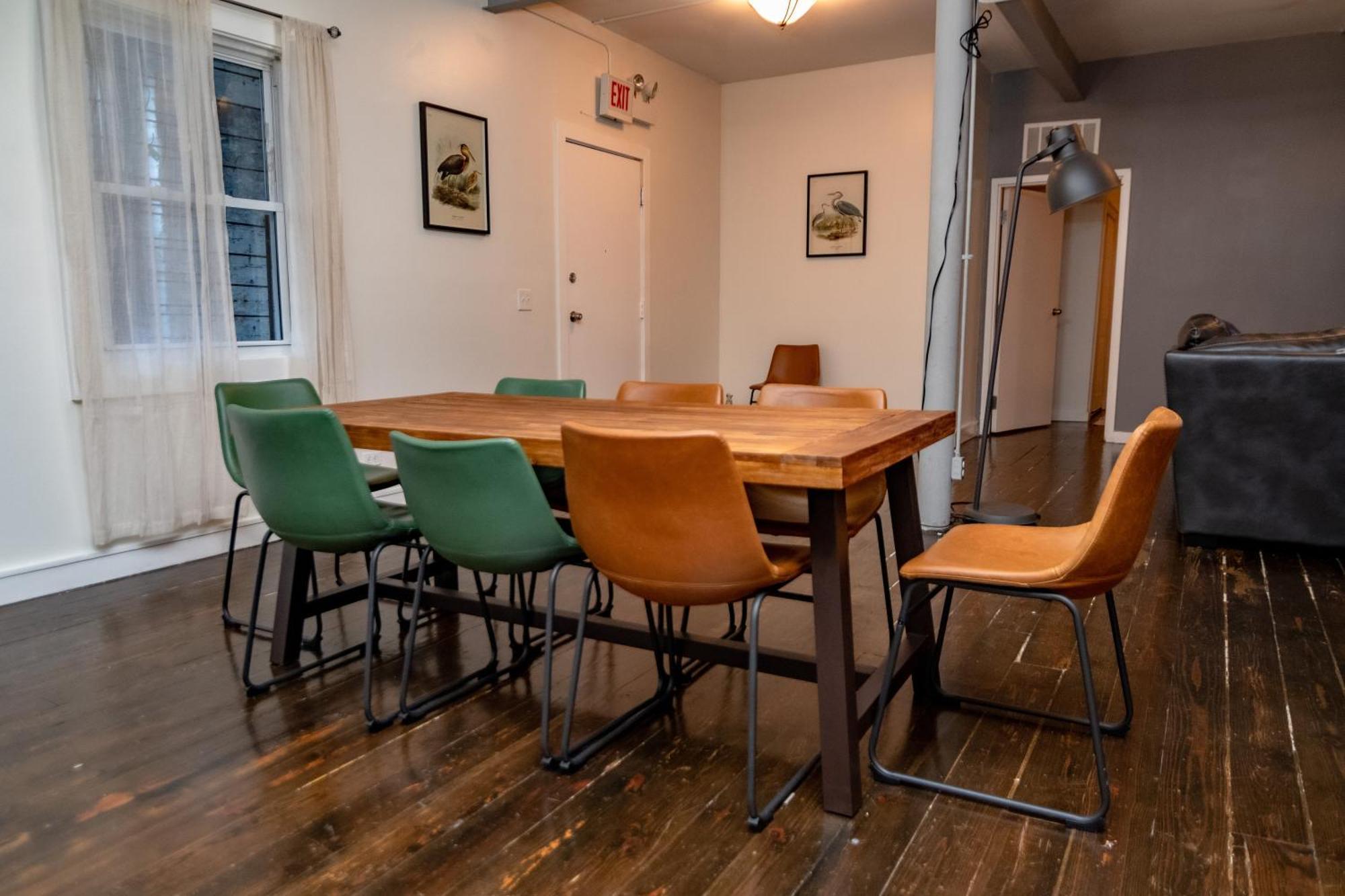 Bright South Loop 3br Escape With Pingpong Table And Optional Parking Minutes To Art Institute, Grant Park & Mccormick Place Events Apartment *