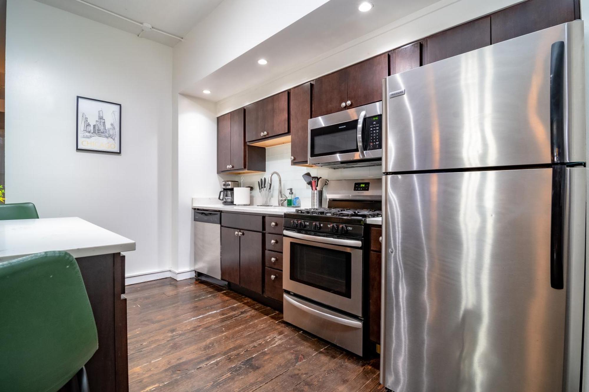 Bright South Loop 3br Escape With Pingpong Table And Optional Parking Minutes To Art Institute, Grant Park & Mccormick Place Events