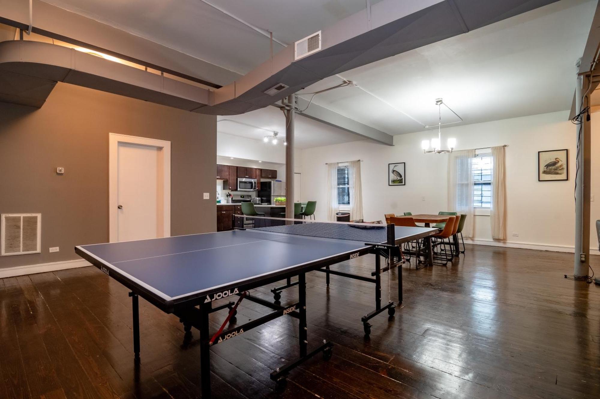 Bright South Loop 3br Escape With Pingpong Table And Optional Parking Minutes To Art Institute, Grant Park & Mccormick Place Events Chicago
