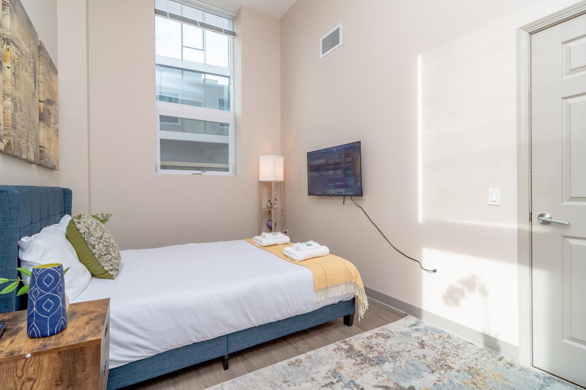 Mccormick Place Magnificent 2br-2ba With Optional Parking, Patio, Gym Access That Sleeps 6 Apartment Chicago