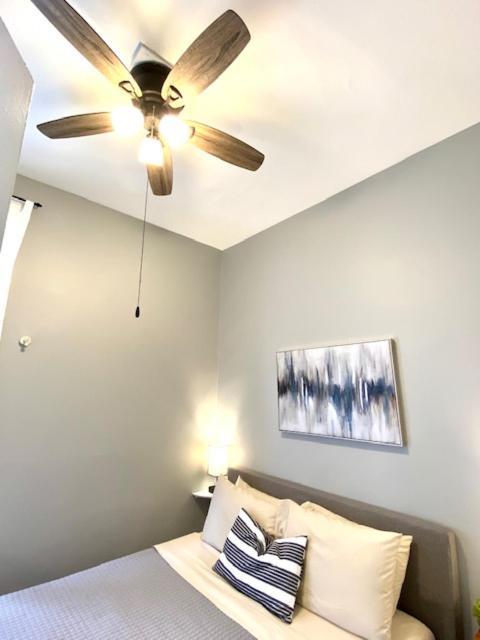 Spacious Historic In Lakeview - Walk To Wrigley, Nightlife, Shops, Hospitals Apartment *