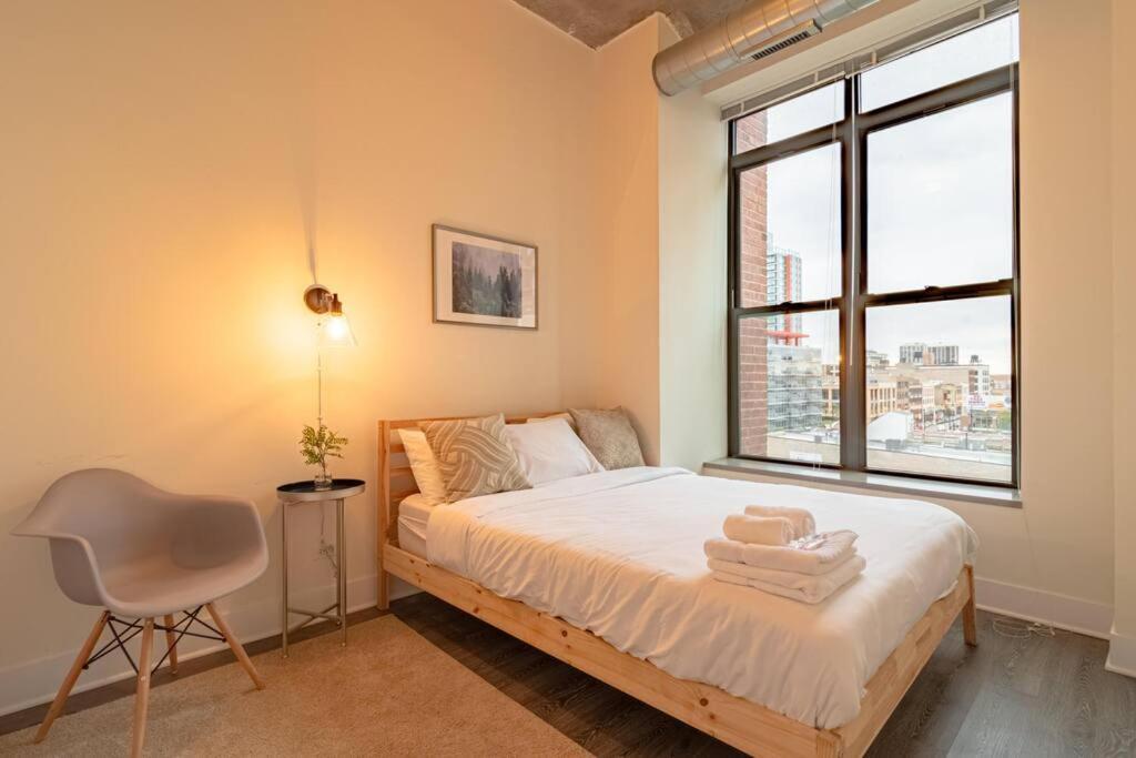 Stylish 2Br Suite With Optional Parking & Gym Access Near Lakefront, Shedd Aquarium And Mccormick Center Apartment Chicago