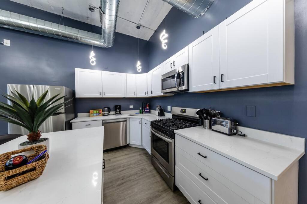 Apartment Group-friendly 6br Luxury In Prime South Loop Location With Optional Parking And Gym Access Near Mccormick Place, Soldier Field And Grant Park