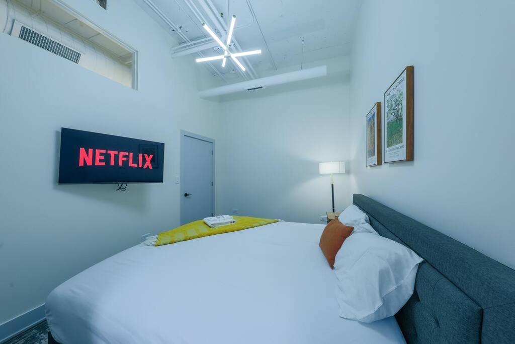 Massive 6br Luxury Sleeps 12 Guests With Jacuzzi & Pool Table Perfect Group And Optional Parking Near Mccormick Place & Soldier Field Apartamento Chicago