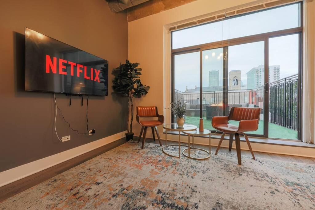 Spacious 2Br On Michigan Ave With Private Patio, Optional Parking & Gym Near Mccormick Convention Center, Soldier Field And Grant Park Apartamento *