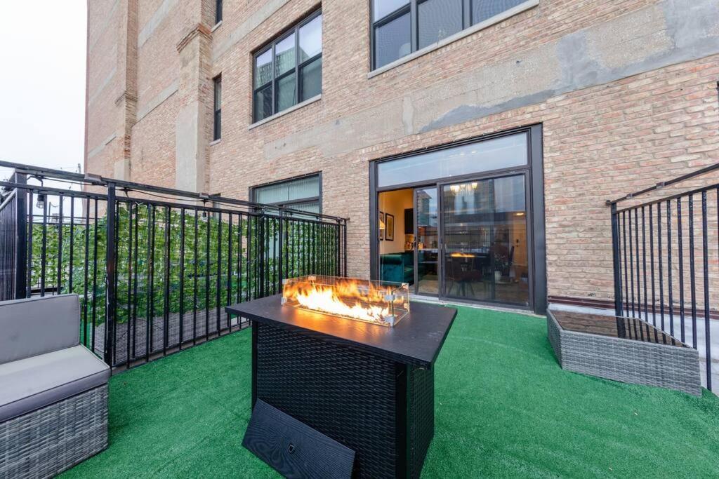 Spacious 2Br On Michigan Ave With Private Patio, Optional Parking & Gym Near Mccormick Convention Center, Soldier Field And Grant Park * Chicago