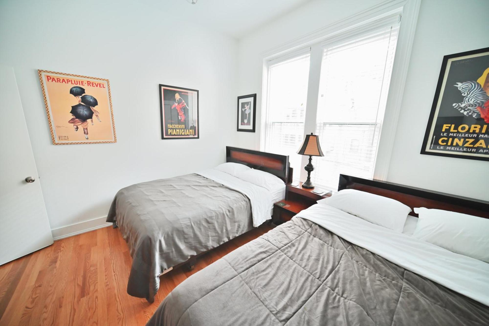 Stone Mansion Sleeps 10-20 Free Tv & Parking * Chicago