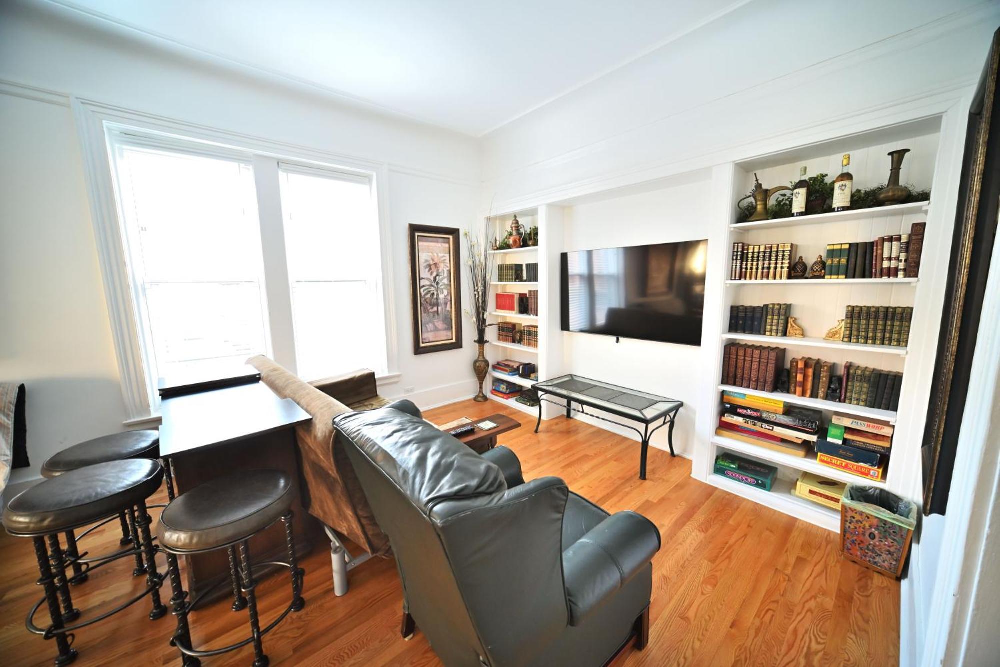Apartment Stone Mansion Sleeps 10-20 Free Tv & Parking *
