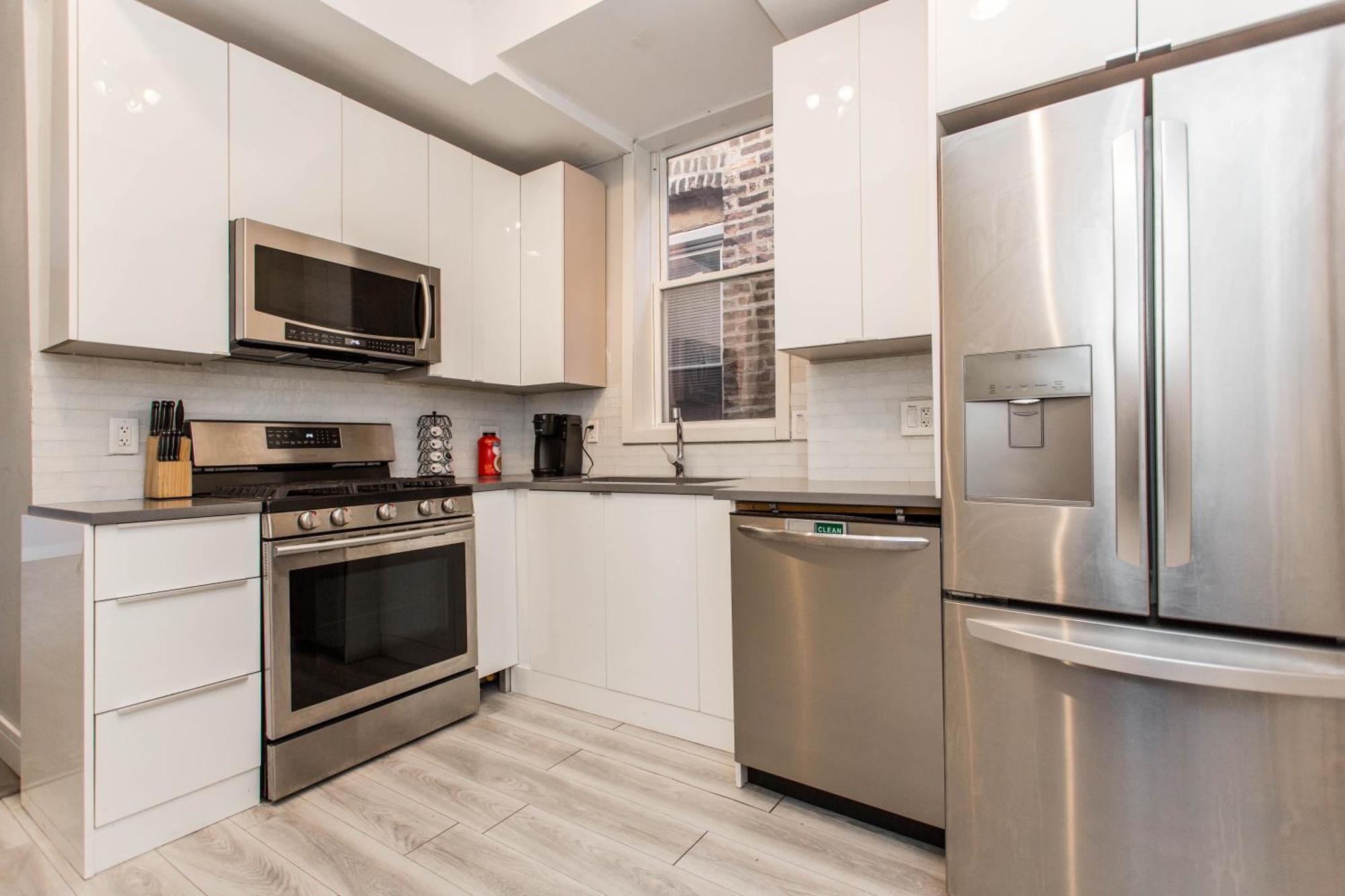 The Double Play - Modern 2br Apts Right Next To Wrigley Field & Transit! - Perfect For Cubs Fans Apartment *