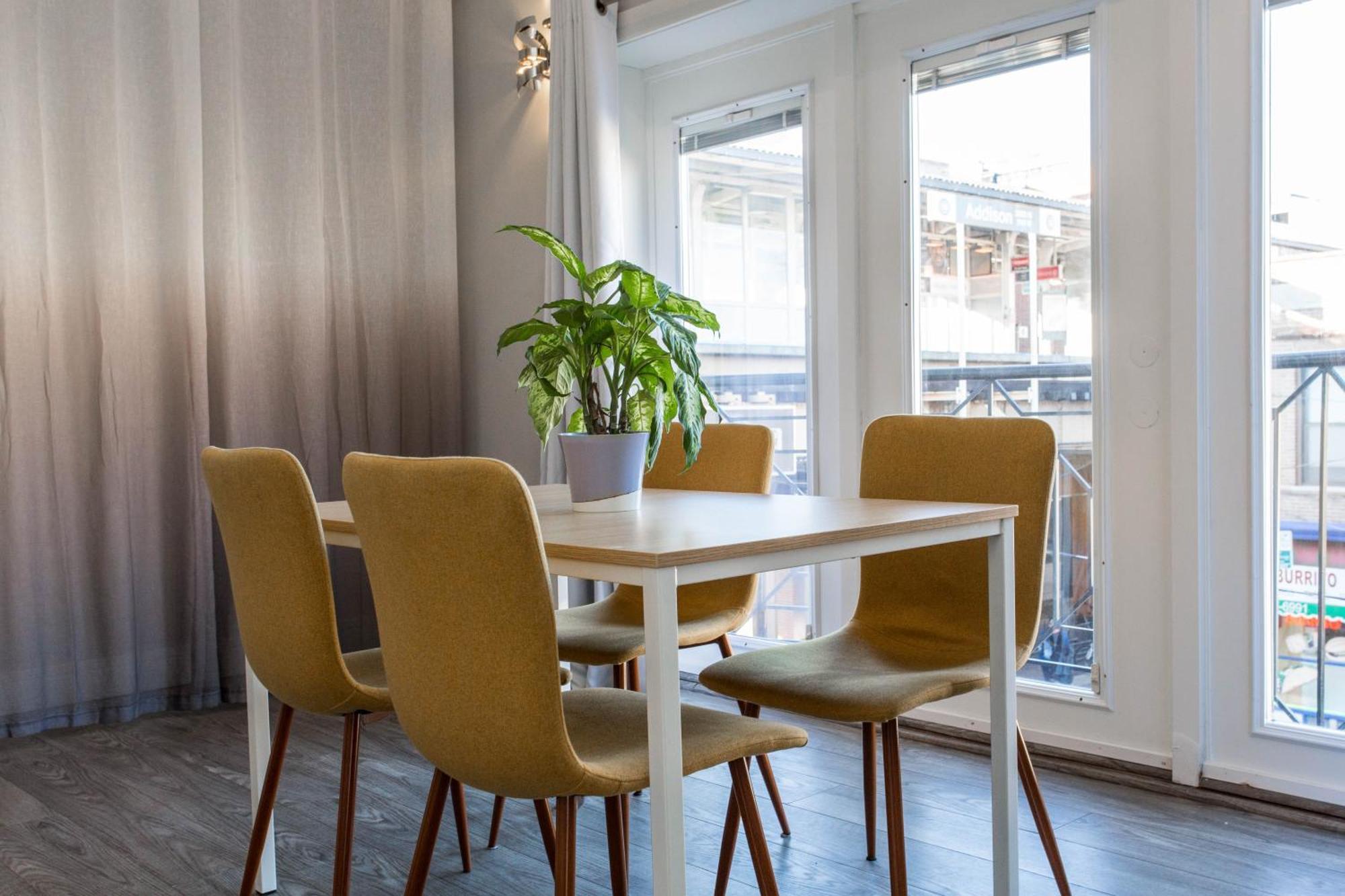 The Double Play - Modern 2br Apts Right Next To Wrigley Field & Transit! - Perfect For Cubs Fans Chicago