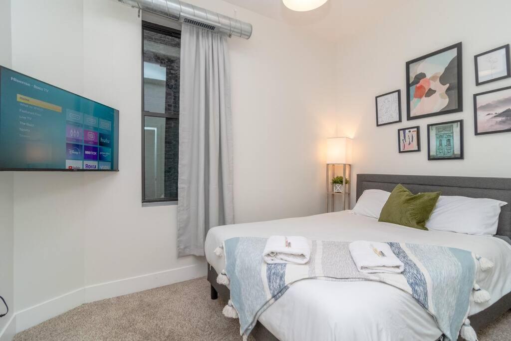 Stylish 420 Friendly 3br Getaway With Optional Parking Near Mccormick Place, Grant Park & Soldier Field Apartment Chicago