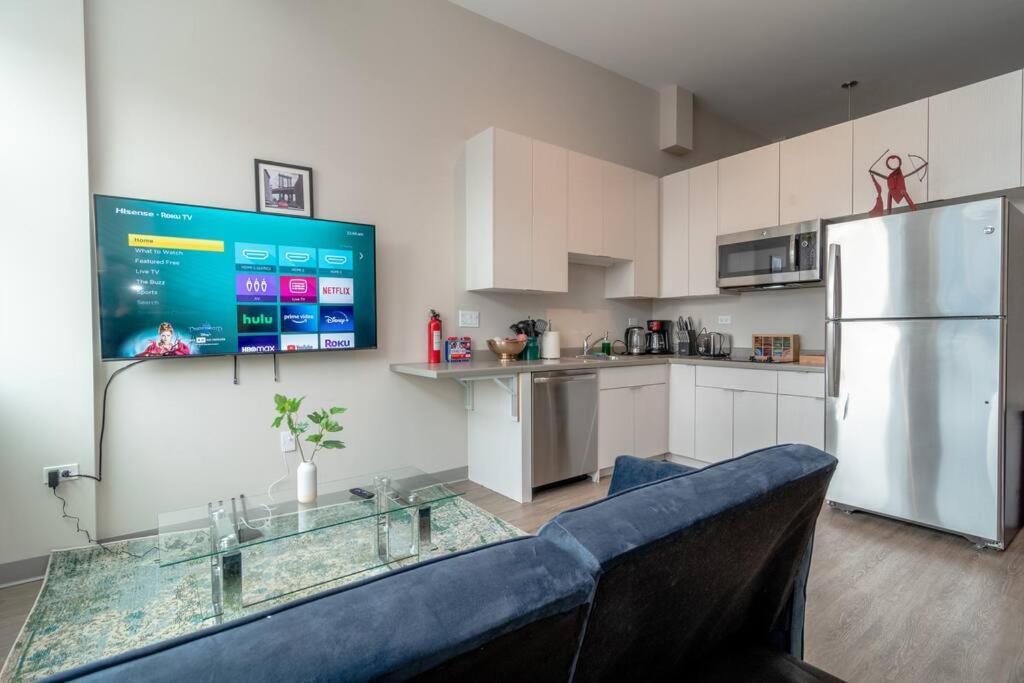 South Loop 2br Retreat Near Grant Park, Soldier Field, Adler Planetarium & Columbia College Chicago