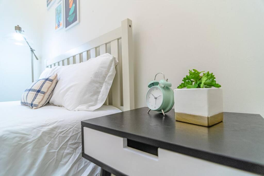 2br Escape With Optional Parking Near Mccormick Place, Navy Pier, Shedd Aquarium, And Millennium Park
