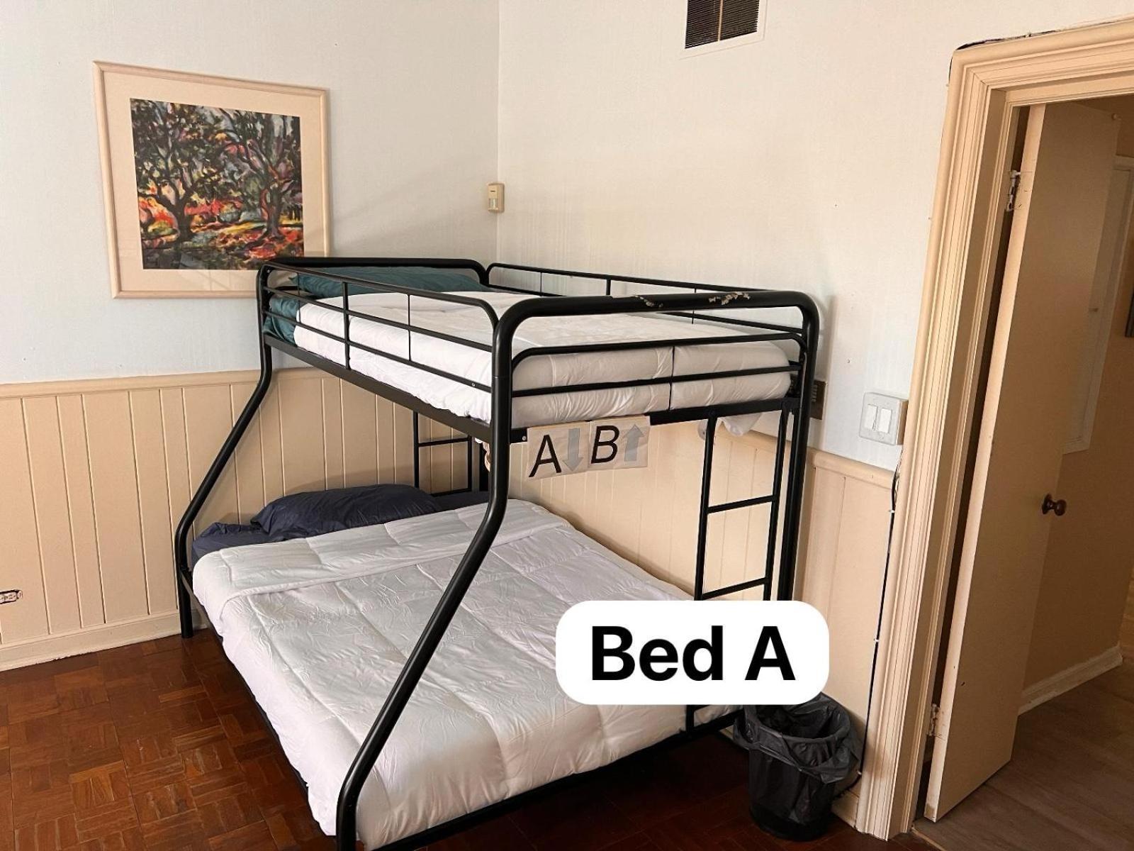 Pill Hill Mansion Hostel *