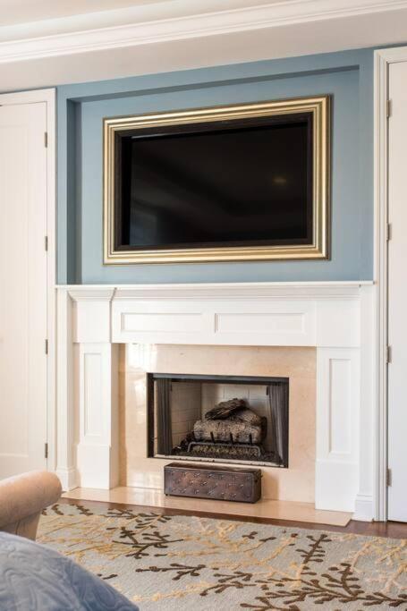 Featured In Socials Luxurious Airbnbs * Chicago