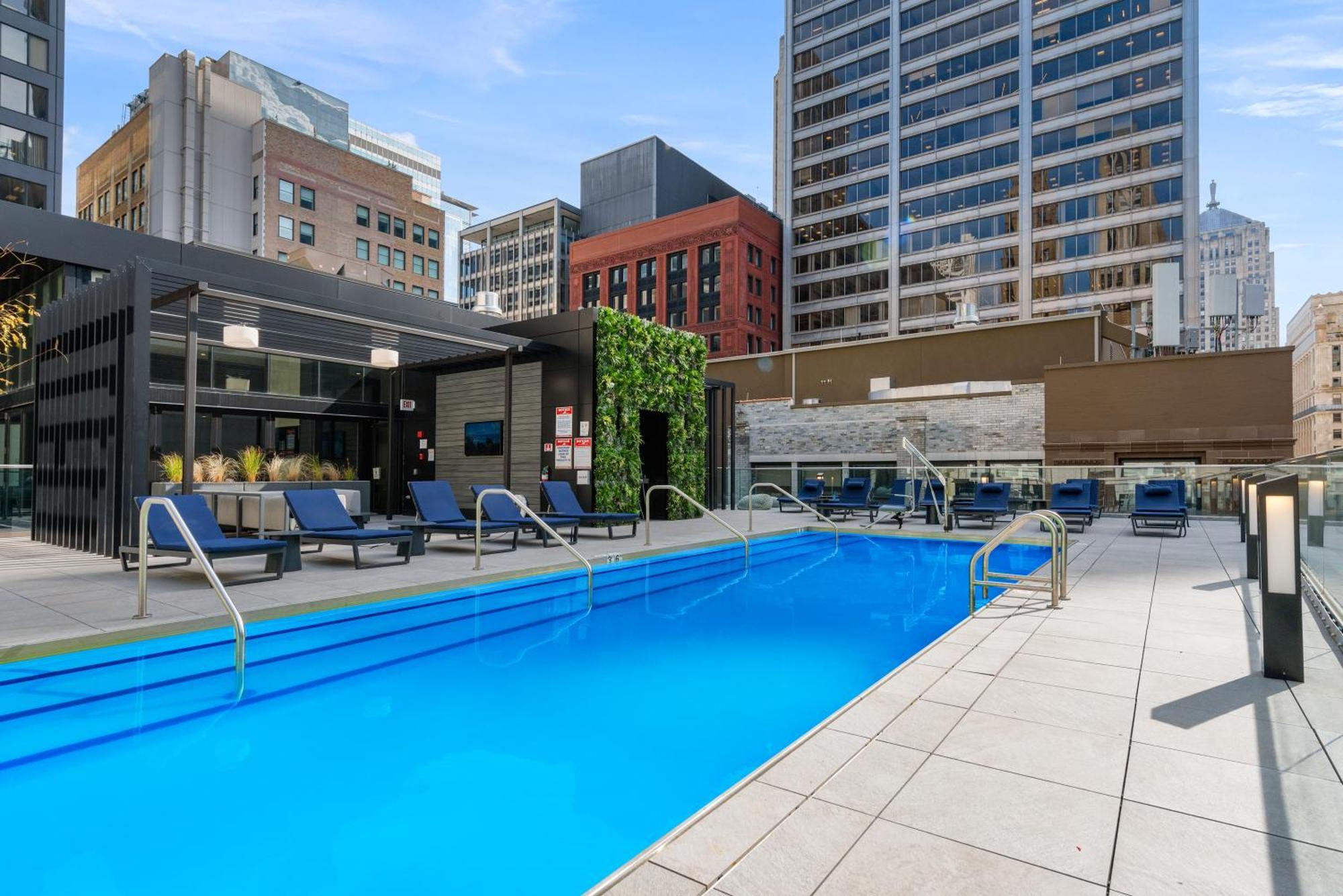 Experience Downtown At Millennium - Luxury In The Loop