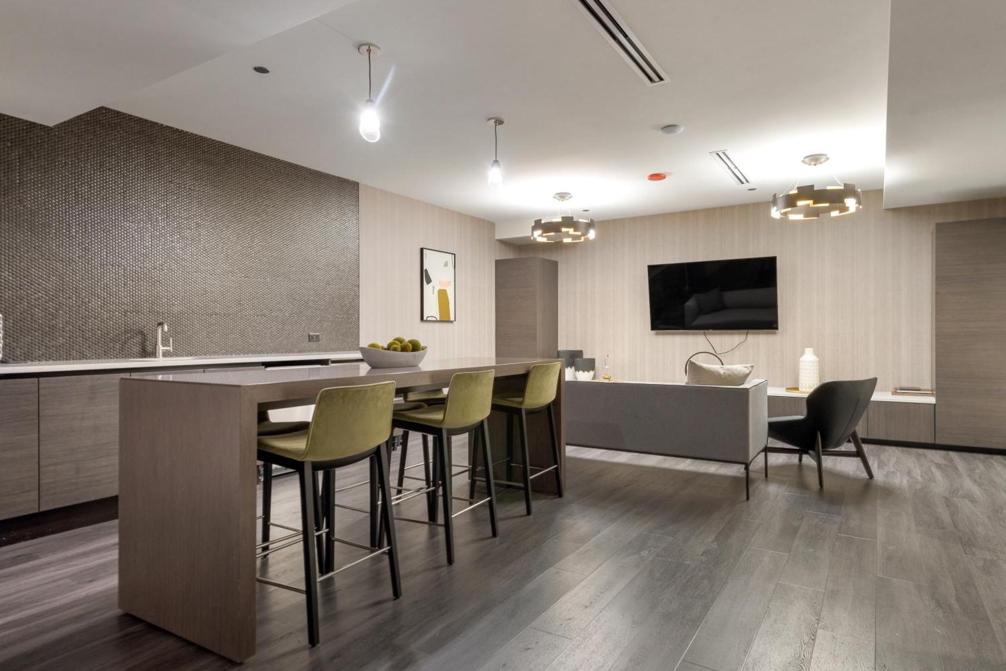Experience Downtown At Millennium - Luxury In The Loop Apartment Chicago