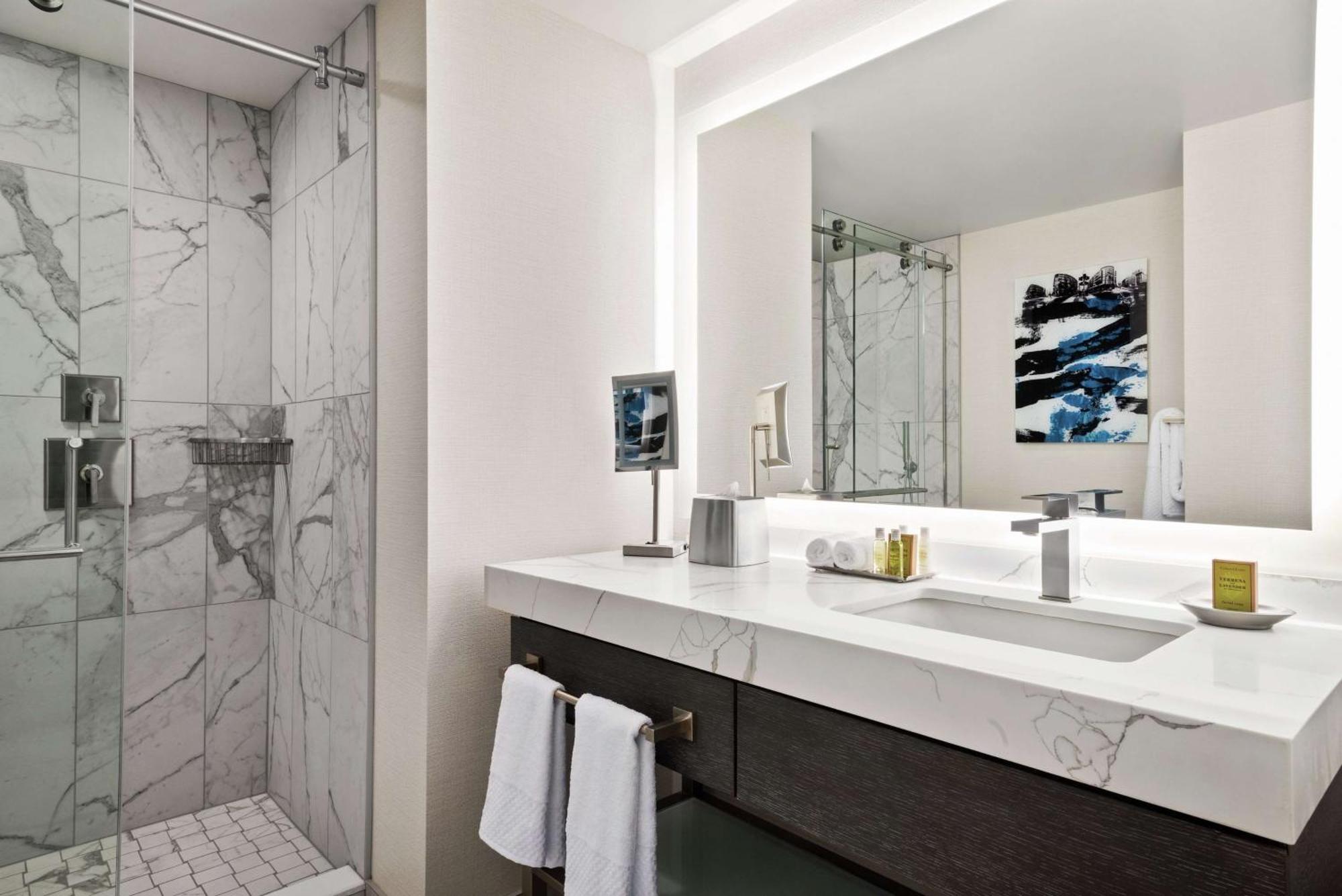 Hilton Grand Vacations Club Magnificent Mile