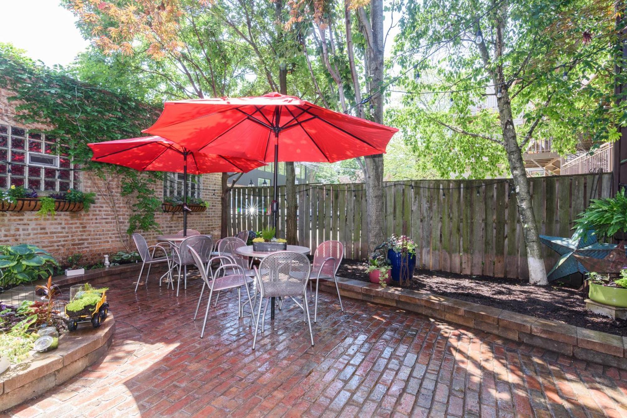 House 5863- Chicago's Premier 4* Chicago