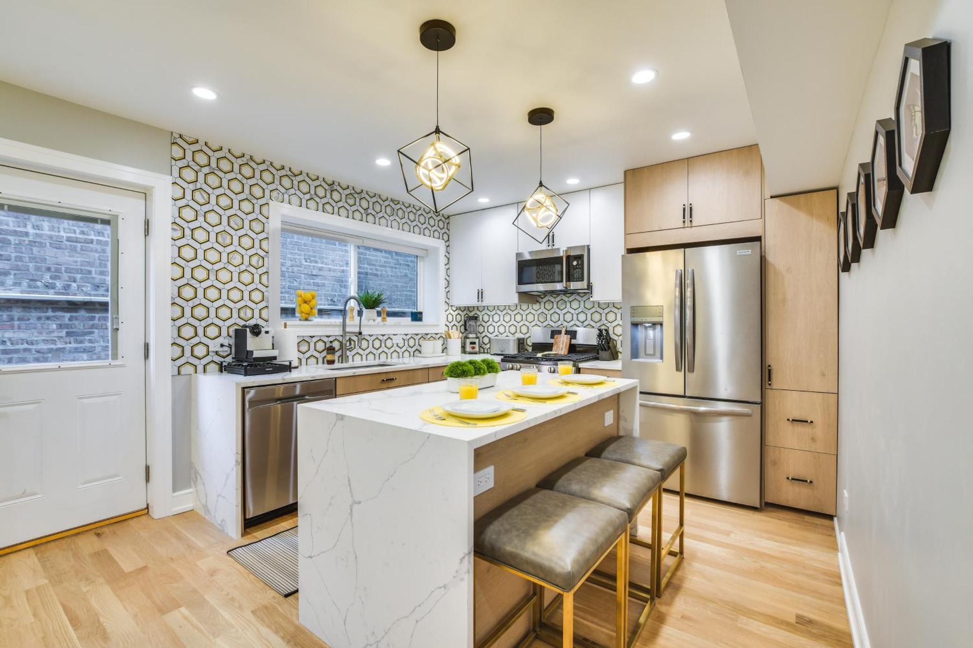 Stylish Retreat Walk To Loyola Holiday home Chicago