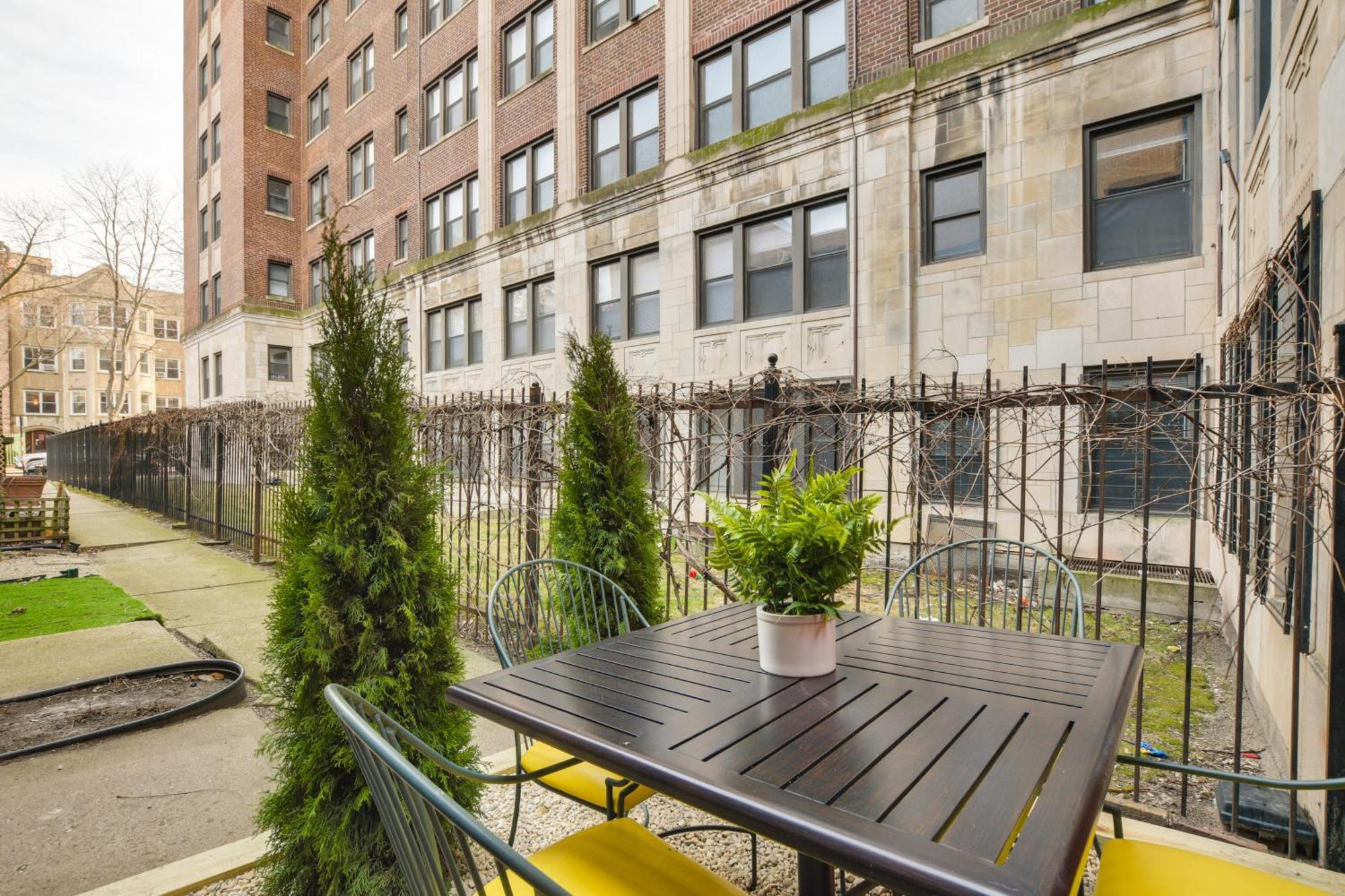 Stylish Retreat Walk To Loyola Holiday home