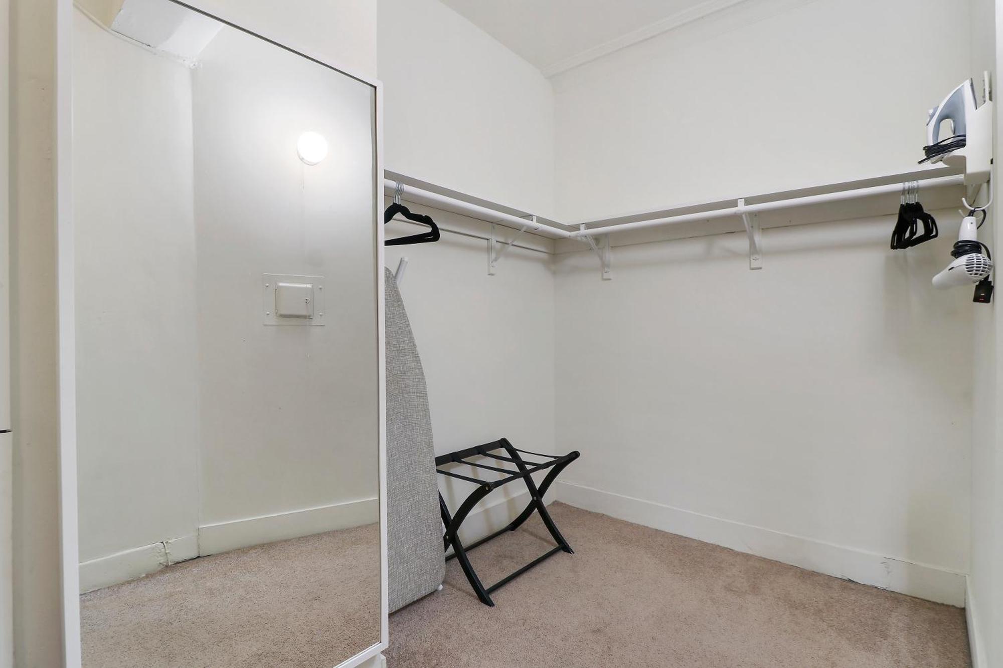 Elegant 1br Hyde Park - Windermere 310 *