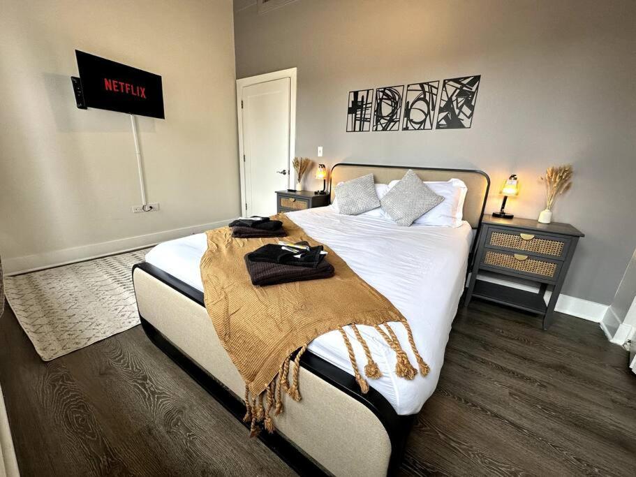 Modern 3br In South Loop With Optional Parking And Gym Access Near Mccormick Place, Chinatown And Soldier Field *