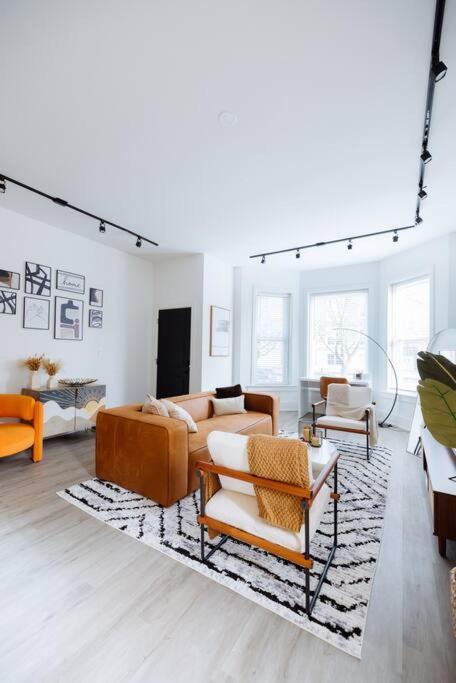 The Brown House - A Luxurious Uchicago Campus Apartment *