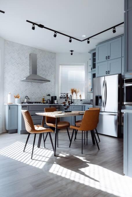 The Brown House - A Luxurious Uchicago Campus * Chicago