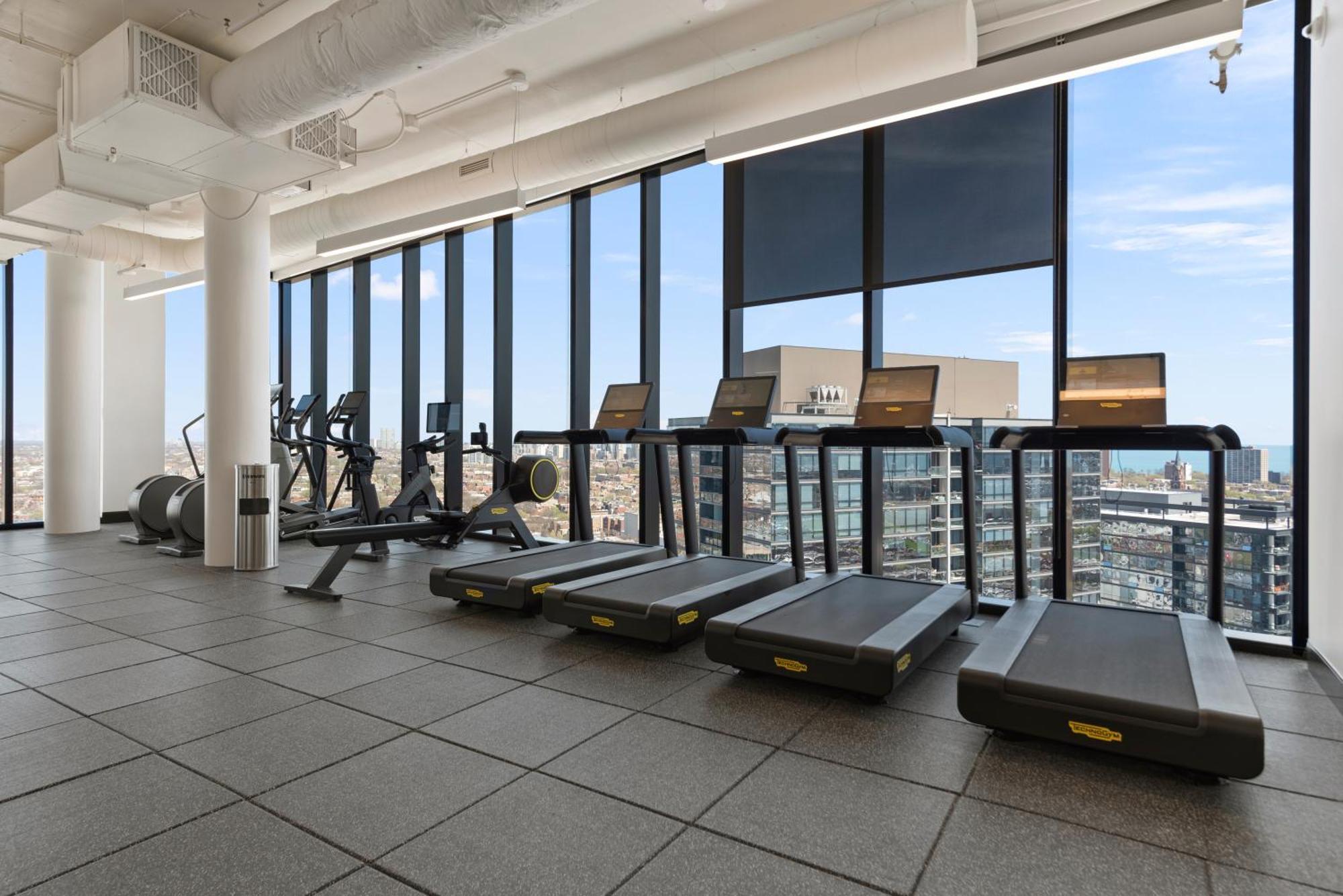 Foundry Unmatched Skyline Views At Lincoln Park Apartment *